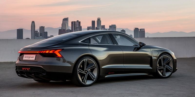 
                                    Audi привезла в Лос-Анджелес 590-сильного соперника Tesla Model S
                            