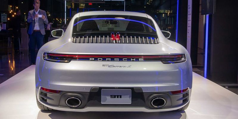 
                                    Спорткар Porsche 911 стал мощнее и быстрее
                            