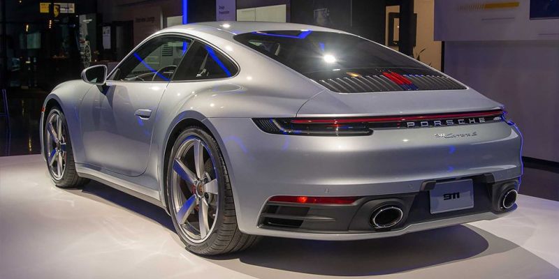 
                                    Спорткар Porsche 911 стал мощнее и быстрее
                            
