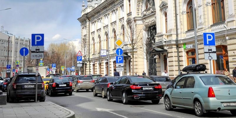 
                                    До 380 рублей за час: в Москве подорожает парковка
                            
