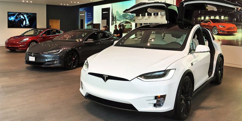 
                                    Tesla добавила своим электрокарам сторожевой режим
                            