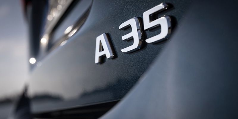 
                                    Интеллигенция. Первый тест нового Mercedes-AMG A 35
                            