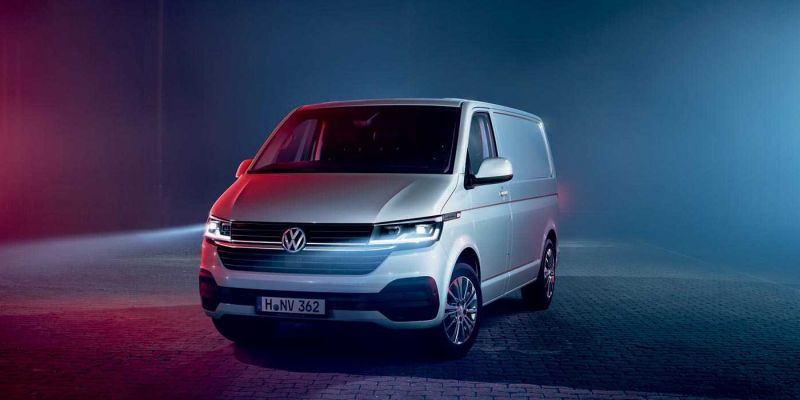 
                                    Volkswagen обновил фургон Transporter
                            