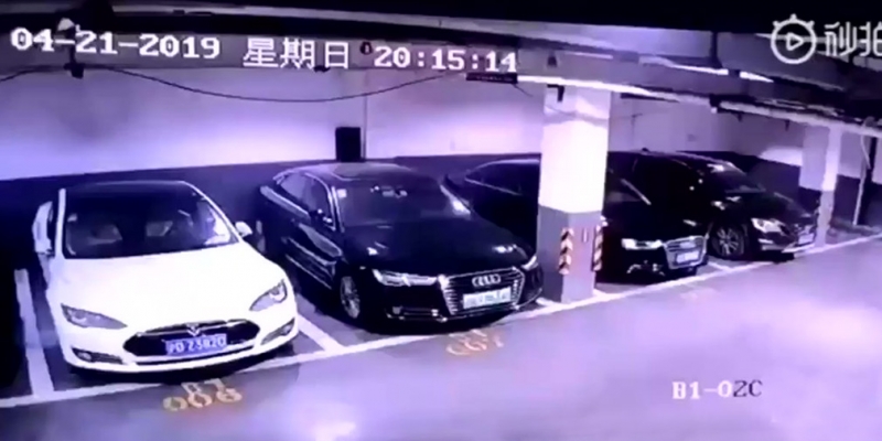 
                                    Видео: Tesla Model S сгорает на подземном паркинге в Шанхае
                            
