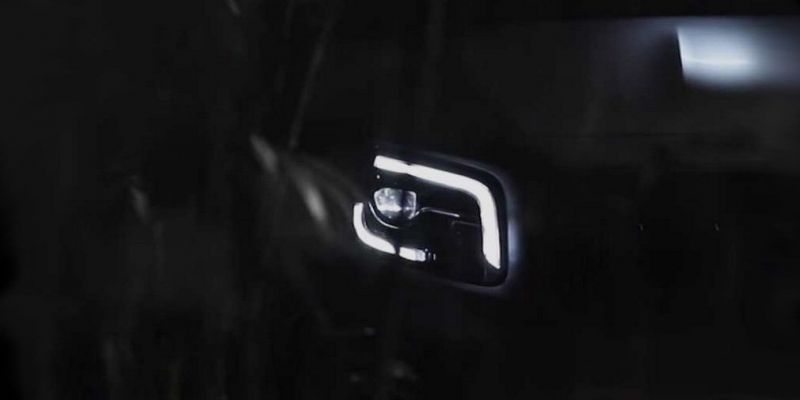 
                                    Mercedes-Benz показал новый кроссовер на видео
                            