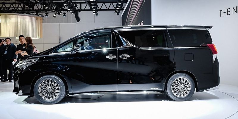 
                                    Lexus представил первый минивэн в своей истории
                            