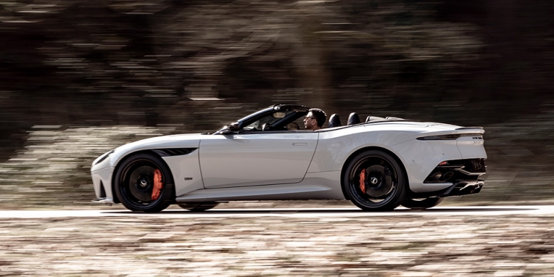 
                                    Aston Martin представил самый быстрый кабриолет
                            