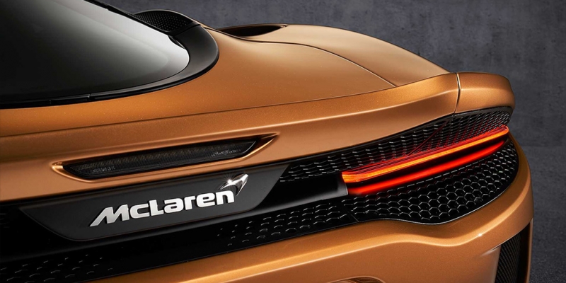 
                                    McLaren выпустил практичный суперкар с 420-литровым багажником
                            