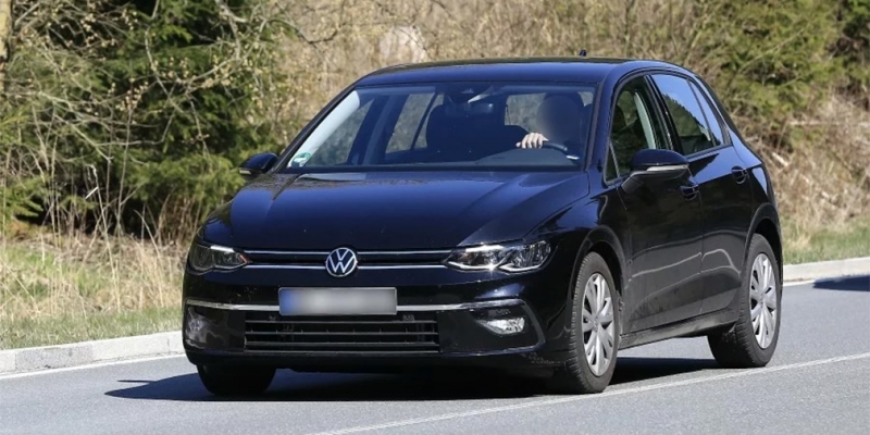 
                                    Volkswagen выпустит новый Golf до конца года
                            
