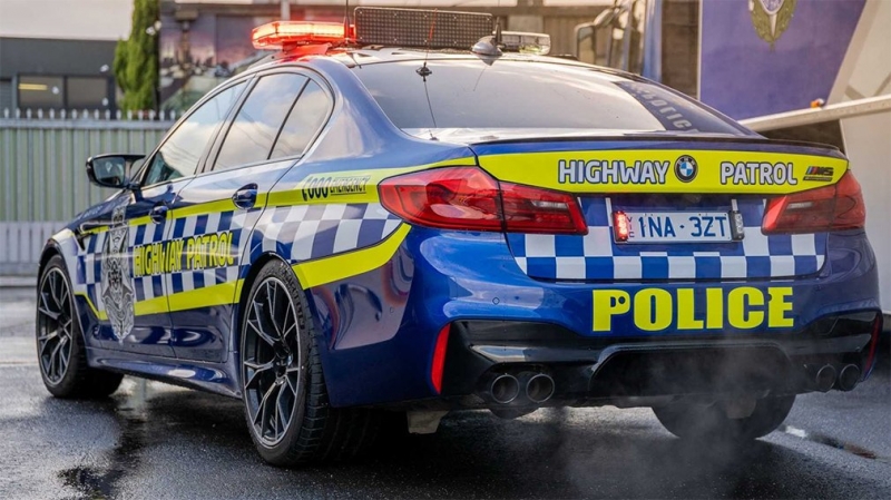 
                                    Полиция Австралии получила спортивный седан BMW M5
                            