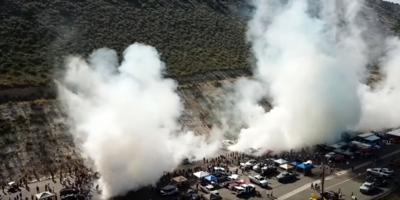 
                                    Видео: более 170 автомобилей устроили одновременное сжигание покрышек
                            