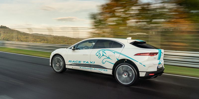 
                                    Jaguar превратил I-Pace в первое в мире гоночное такси на электротяге
                            