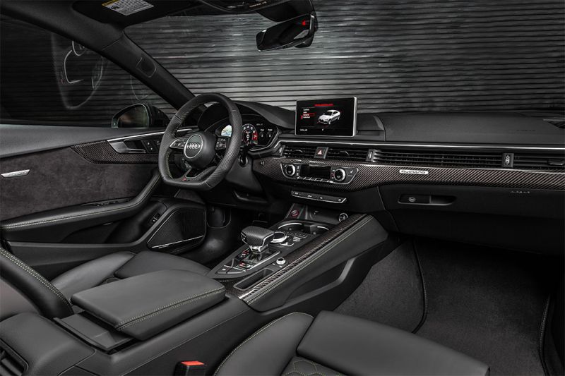 
                                    Audi привезла в Россию 450-сильный лифтбек за 7,8 млн рублей
                            