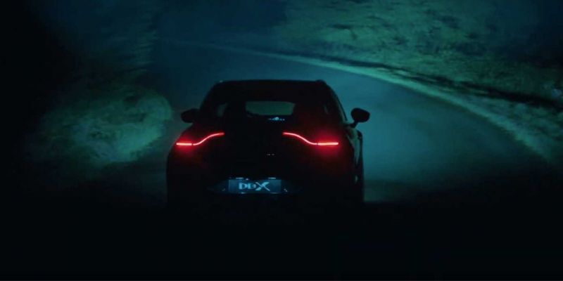
                                    Видео: кроссовер Aston Martin впервые показан в движении
                            