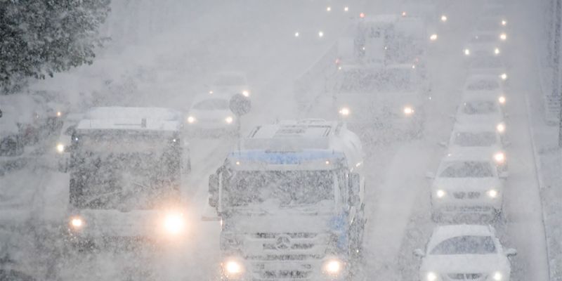 
                                    Власти Москвы предупредили водителей о метели
                            