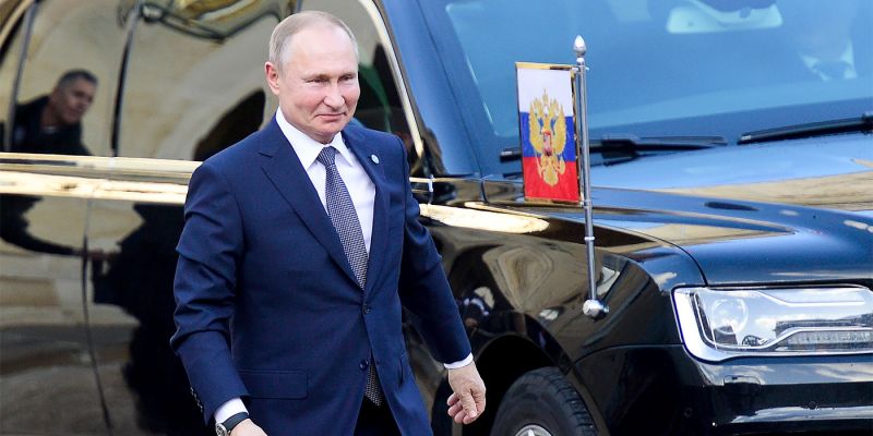 
                                    Путин прибыл на саммит «нормандской четверки» на лимузине Aurus
                            