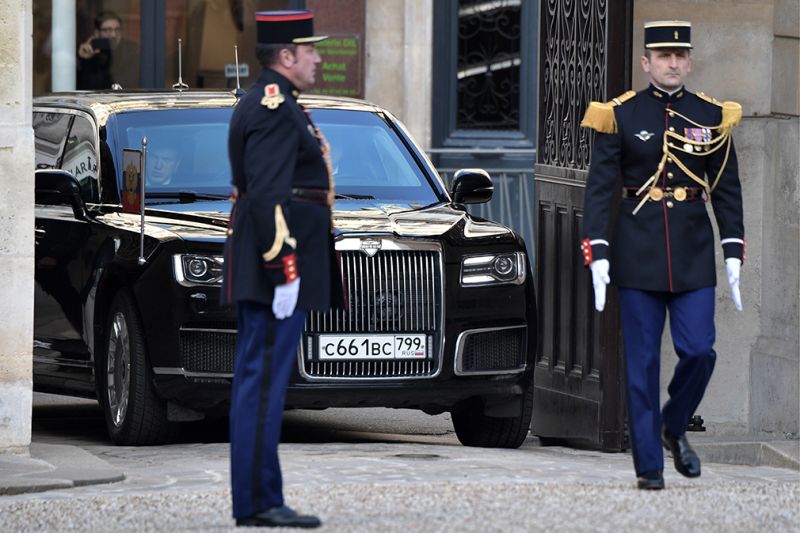 
                                    Путин прибыл на саммит «нормандской четверки» на лимузине Aurus
                            