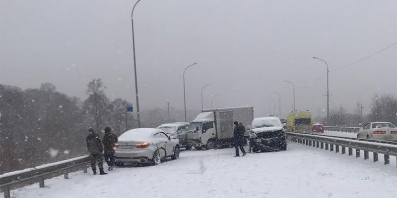 
                                    Под Владивостоком в аварию попали 48 автомобилей
                            
