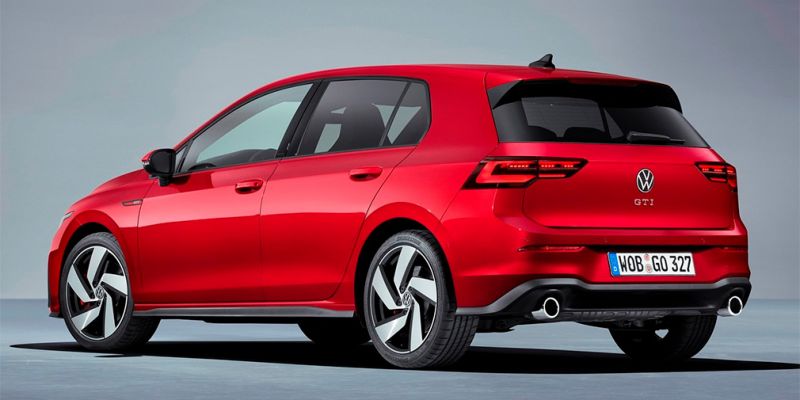 
                                    Volkswagen представил спортивные версии Golf нового поколения
                            