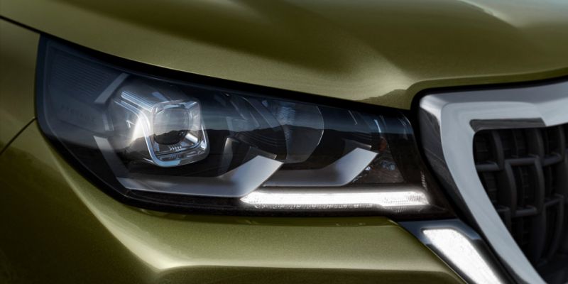 
                                    Peugeot представил новый пикап без заднего бампера
                            