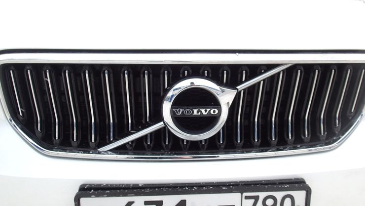 Зимний тест-драйв Volvo XC40: пошалить не получится
