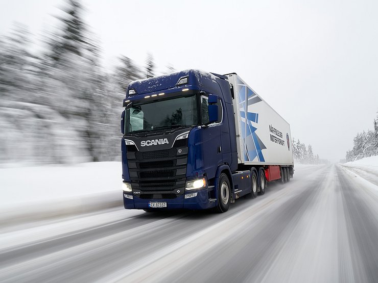 Scania вывела на дороги «грузовики будущего»