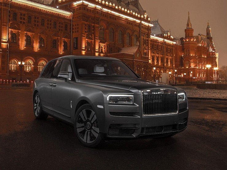 Четырем российским миллионерам привезли уникальные Rolls-Royce Cullinan