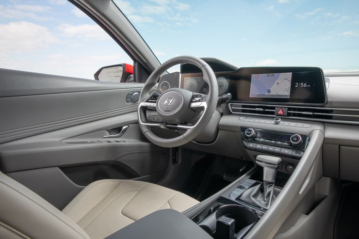 Удар по глазам: первый тест-драйв новой Hyundai Elantra