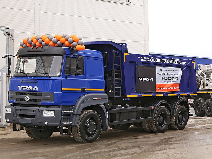 Завод «Урал» передал клиенту первый грузовик нового поколения