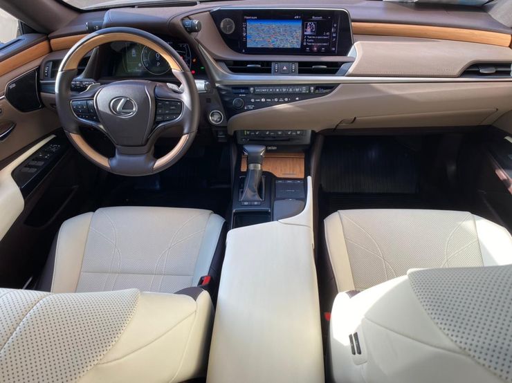 Пижонские страсти: тест-драйв обновленного Lexus ES250