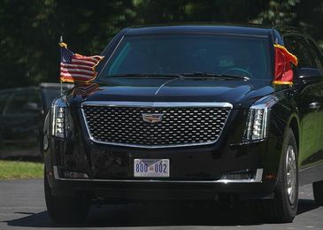 «Золотой» против «Зверя»: чем закончился «саммит» двух президентских лимузинов