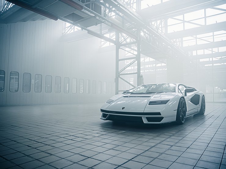 Lamborghini представила культовую модель Countach в новом амплуа
