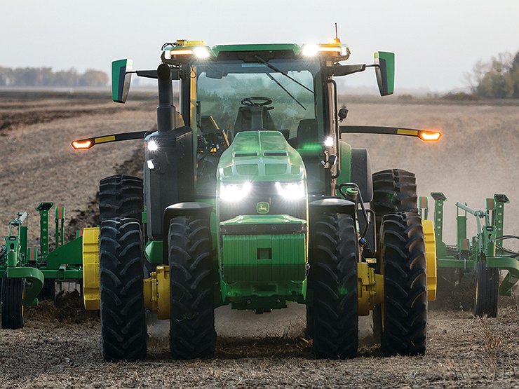 John Deere представил трактор, которому больше не нужен тракторист