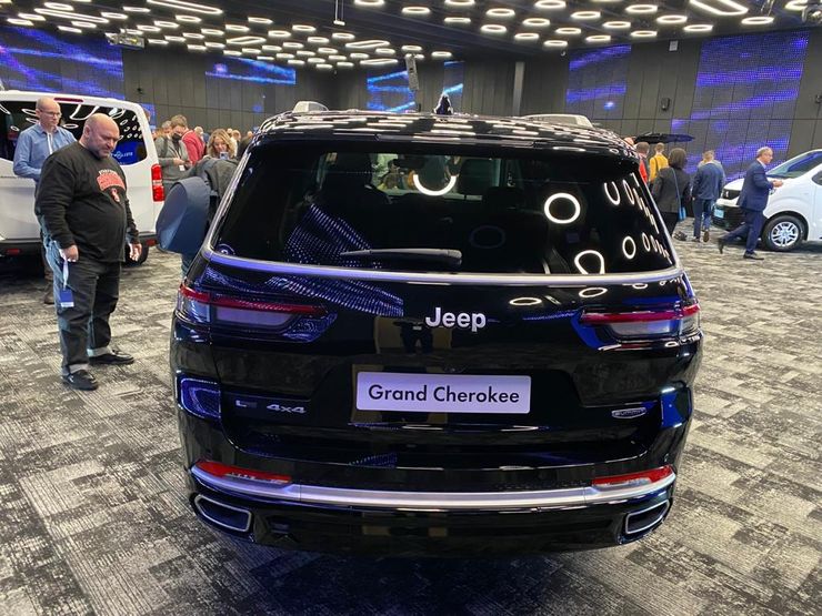 Когда начнутся продажи нового Jeep Grand Cherokee в России