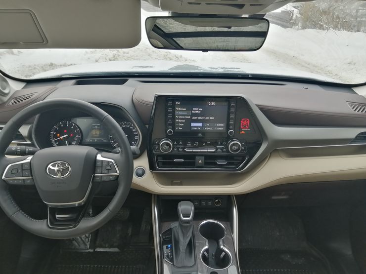 Теплое местечко: тест-драйв обновленного Toyota Highlander