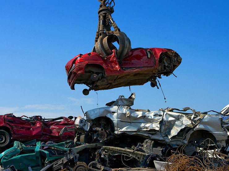 Скидка за автохлам: в России возобновят программу утилизации старых машин