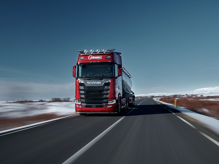 Volvo и Scania останавливают продажи автомобилей в России