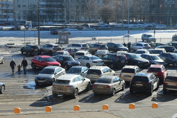 Автодилеры начали выкупать у россиян подержанные автомобили по цене новых