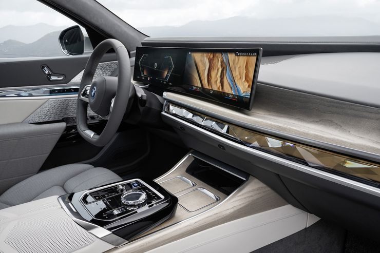 Красиво, аж жуть: первый обзор новейшей BMW 7-серии