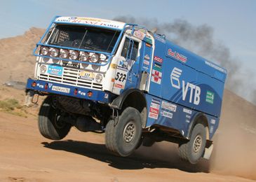 Санкции заставили команду «КАМАЗ-мастер» распродавать гоночные грузовики по объявлениям