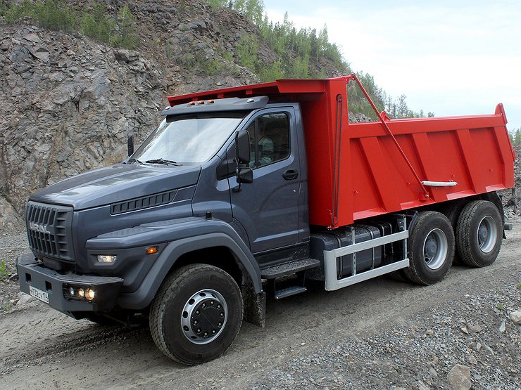 Вместо Scania и MAN перевозчики начали покупать «Уралы» и «Шахманы»
