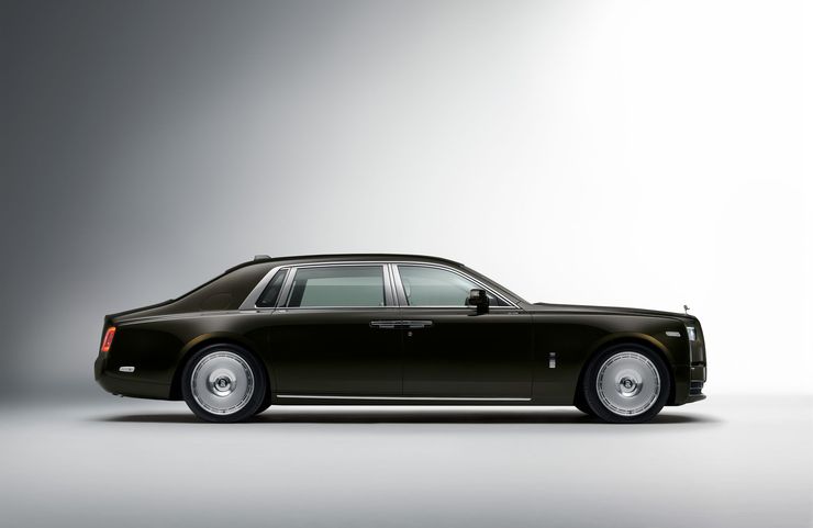 Новый Rolls-Royce Phantom получил стальные колеса и керамический салон
