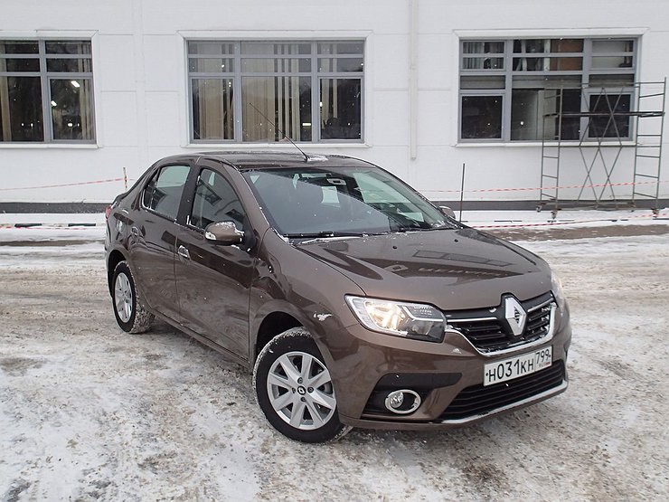 Россияне бросились массово скупать у дилеров остатки Renault Logan
