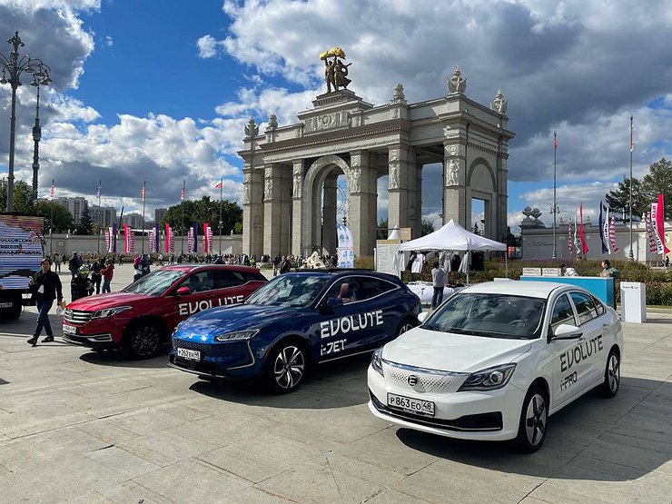 Названы цены на электромобили новой российской марки Evolute