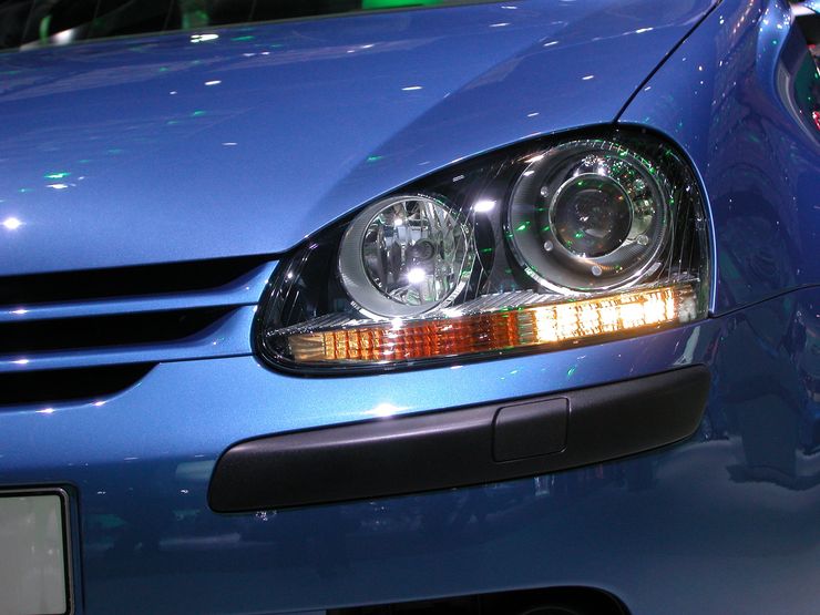 Миллионам российских автовладельцев грозит «засада» с лампами головного света