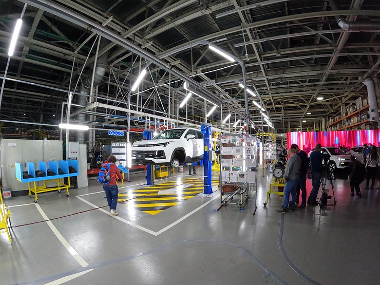 Как на заводе «Москвич» китайский JAC JS4 превращается в русский автомобиль