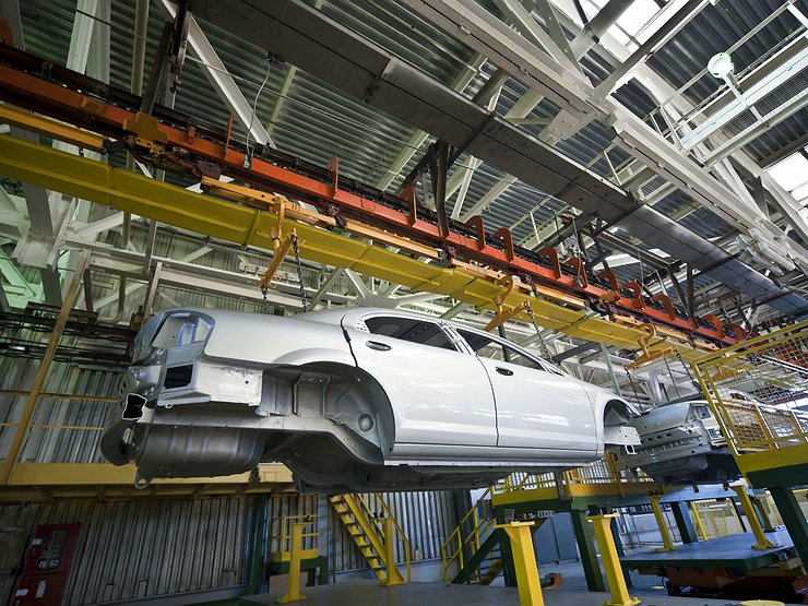 Власти сообщили, насколько в России обрушилось производство автомобилей