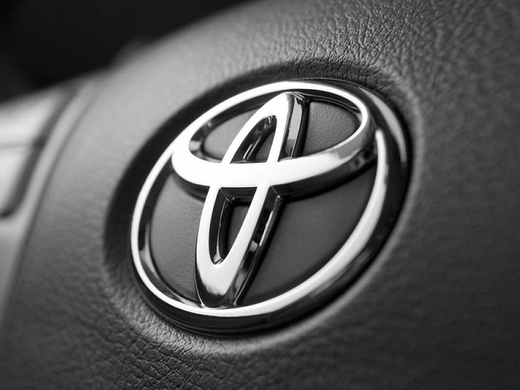 Toyota открестилась от официальных поставок запчастей в Россию