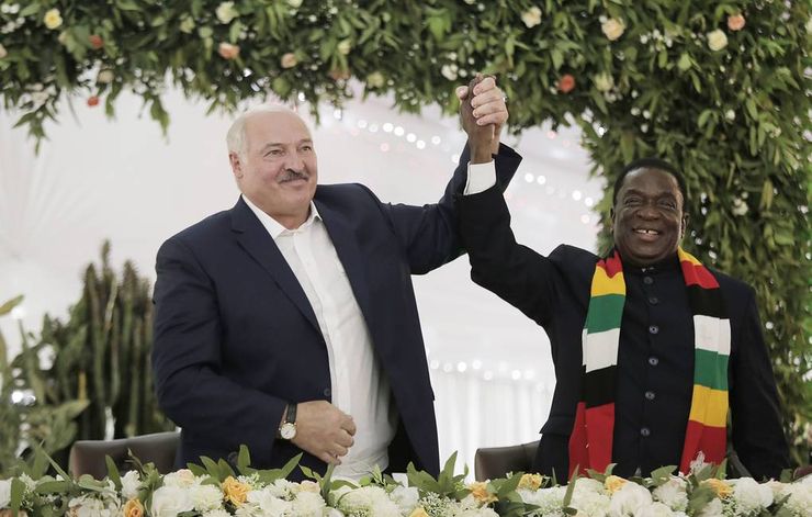 Литиевый Лукашенко: Батьку послали в Африку спасать российский автопром