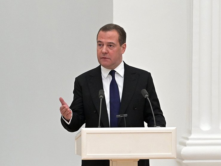 Дмитрий Медведев назвал цену электрического «Москвича» слишком высокой